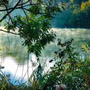 Photographies de paysages. Point du jour sur la rivière Le Doubs
