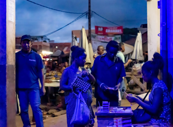 Photographie de Madagascar. Ville de Diego-Suarez nocturne.