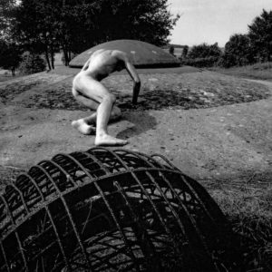 Photographies argentique. Autoportrait nu dans des sites désaffectés, GRÊVES, ici la Ligne Maginot, site Bambiderstrof