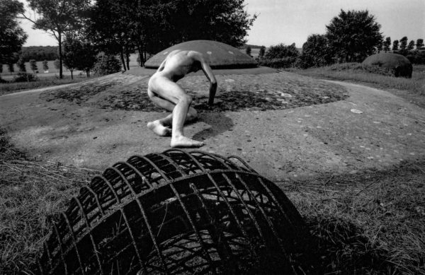 Photographies argentique. Autoportrait nu dans des sites désaffectés, GRÊVES, ici la Ligne Maginot, site Bambiderstrof