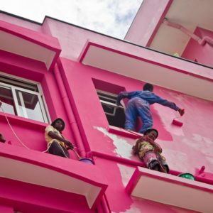 Photographie de Madagascar. Peinture d'une façade à Fianarantsoa